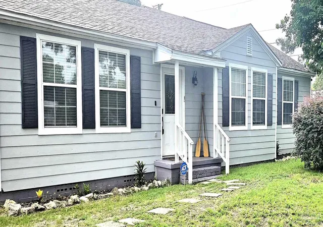 Photo 3 of Single family home for sale at 122 Se Gilliland Rd, Pensacola, FL 32507 | MLS# 688664 | Listing updated on 2026-09-15