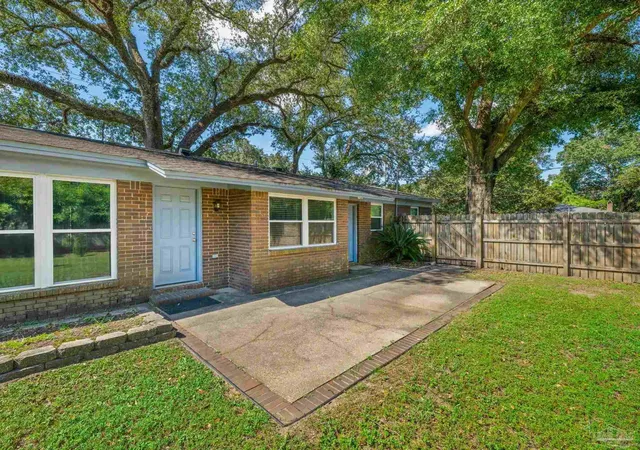 Photo 3 of Single family home for sale at 6010 Prospect Ln, Pensacola, FL 32526 | MLS# 688598 | Listing updated on 2026-09-05