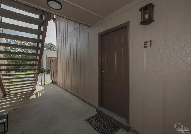 Listing Photo 3 - Condo for sale in building located at 2303 Michigan Ave, Pensacola, FL 32526 - Unit #E-1