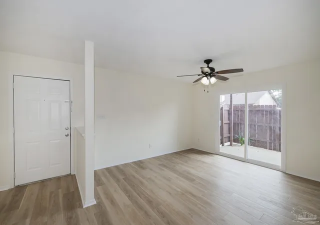 Listing Photo 4 - Condo for sale in building located at 2303 Michigan Ave, Pensacola, FL 32526 - Unit #E-1