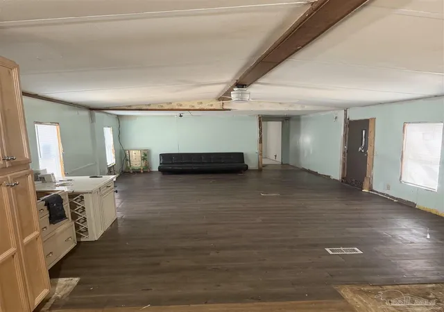 Photo 2 of Manufactured home for sale at 5103 Lake End Dr, Milton, FL 32583 | MLS# 688774 | Listing updated on 2026-09-10