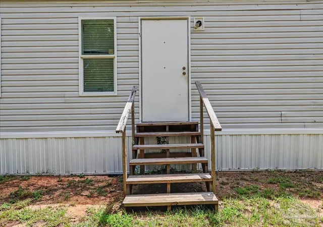 Photo 2 of Manufactured home for sale at 6804 Rolling Hills Rd, Pensacola, FL 32505 | MLS# 688780 | Listing updated on 2026-09-11