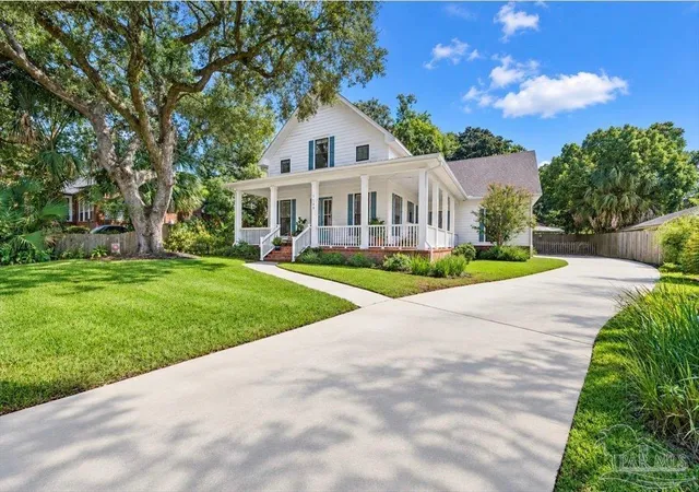 Photo 2 of Single family home for sale at 1120 N Devilliers St, Pensacola, FL 32501 | MLS# 689301 | Listing updated on 2026-09-22