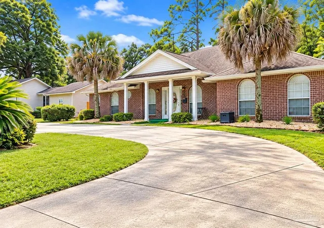 Photo 2 of Single family home for sale at 815 W Moreno St, Pensacola, FL 32501 | MLS# 690030 | Listing updated on 2026-10-08