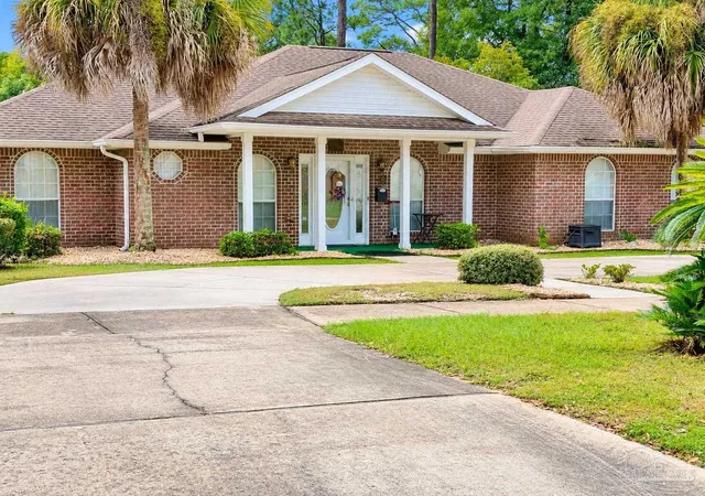 Photo 3 of Single family home for sale at 815 W Moreno St, Pensacola, FL 32501 | MLS# 690030 | Listing updated on 2026-10-08
