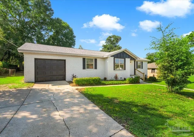 Photo 1 of Sale Pending at 2031 Broyhill Ln, Pensacola, FL 32526 | MLS# 689373 | Listing updated on 2026-10-02