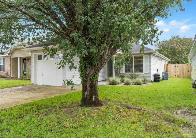 Photo 3 of Single family home for sale at 4025 Glenway Dr, Pensacola, FL 32526 | MLS# 688704 | Listing updated on 2026-09-08