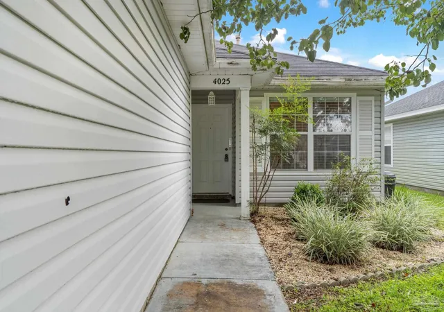 Photo 4 of Single family home for sale at 4025 Glenway Dr, Pensacola, FL 32526 | MLS# 688704 | Listing updated on 2026-09-08