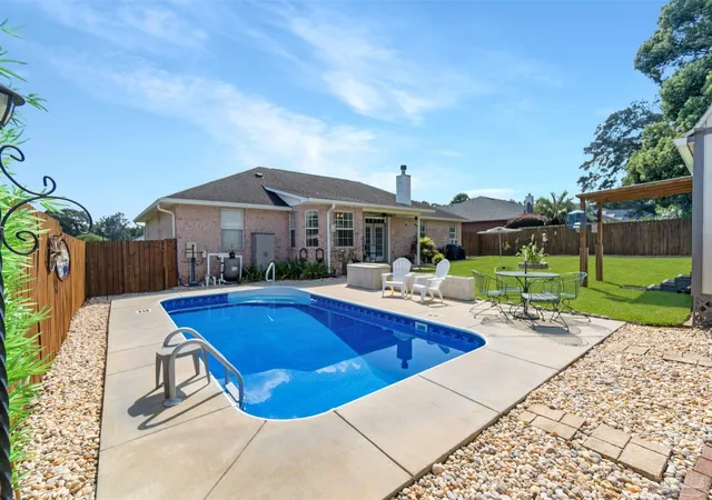 Photo 3 of Single family home for sale at 3312 Holt Cir, Pensacola, FL 32526 | MLS# 689413 | Listing updated on 2026-10-12