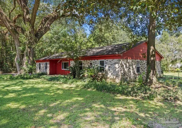Photo 2 of Sale Pending at 632 Powell St, Pensacola, FL 32534 | MLS# 689371 | Listing updated on 2026-10-22