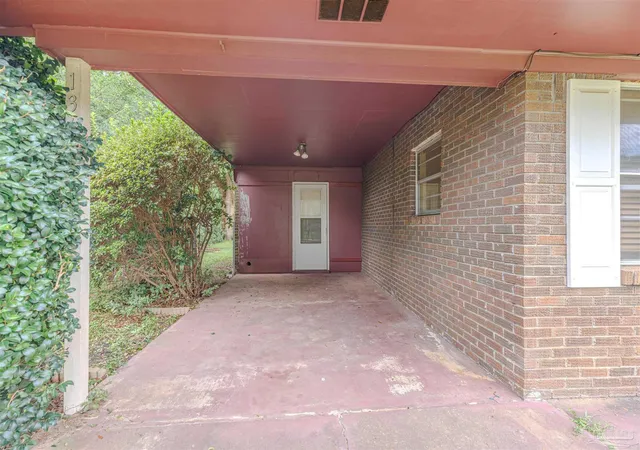 Photo 3 of Single family home for sale at 136 Shady Ln, Crestview, FL 32536 | MLS# 688359 | Listing updated on 2026-10-21