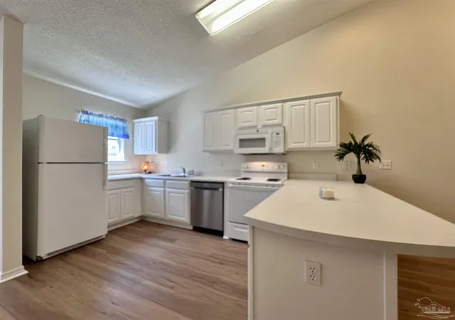Listing Photo 1 - Condo for sale in building located at 7101 Joy St, Pensacola, FL 32504 - Unit #D-8