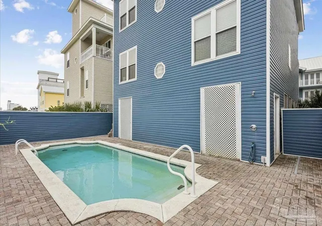 Photo 3 of Single family home for sale at 513 Ft Pickens Rd, Gulf Breeze, FL 32561 | MLS# 684856 | Listing updated on 2026-09-11