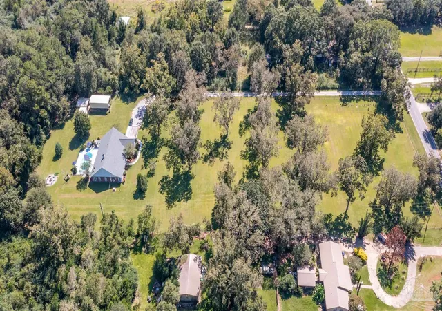 Photo 4 of Single family home for sale at 9820 Bridlewood Rd, Pensacola, FL 32526 | MLS# 690111 | Listing updated on 2026-10-13