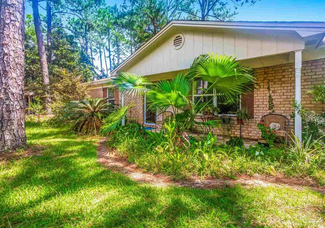 Photo 1 of Sale Pending at 1370 Bayshore Ct, Gulf Breeze, FL 32563 | MLS# 688986 | Listing updated on 2026-09-30