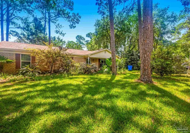 Photo 2 of Sale Pending at 1370 Bayshore Ct, Gulf Breeze, FL 32563 | MLS# 688986 | Listing updated on 2026-09-30