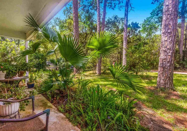 Photo 3 of Sale Pending at 1370 Bayshore Ct, Gulf Breeze, FL 32563 | MLS# 688986 | Listing updated on 2026-09-30