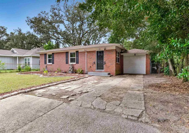 Photo 2 of Single family home for sale at 31 Kennington Dr, Pensacola, FL 32507 | MLS# 688618 | Listing updated on 2026-09-06