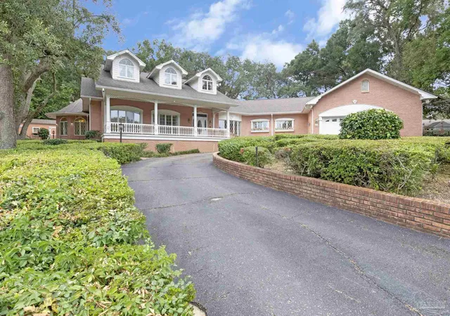 Photo 2 of Single family home for sale at 5 Mustin Pl, Pensacola, FL 32506 | MLS# 688573 | Listing updated on 2026-09-04