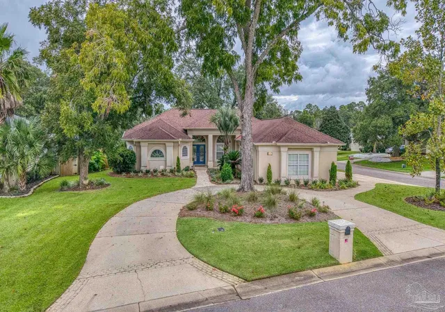 Photo 3 of Single family home for sale at 4100 Bamboo Dr, Pensacola, FL 32526 | MLS# 689872 | Listing updated on 2026-10-06