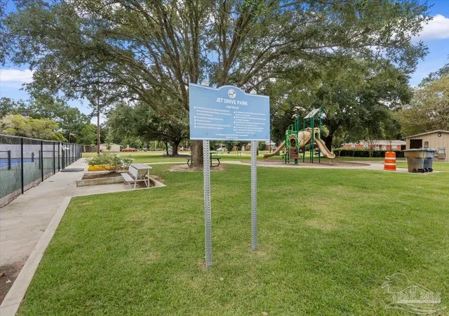 Photo 3 of Single family home for sale at 223 Holmes Blvd, Fort Walton Beach, FL 32548 | MLS# 689992 | Listing updated on 2026-10-12