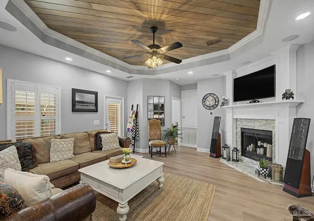 Photo 2 of Single family home for sale at 1740 Brantley Dr, Gulf Breeze, FL 32563 | MLS# 688297 | Listing updated on 2026-09-17