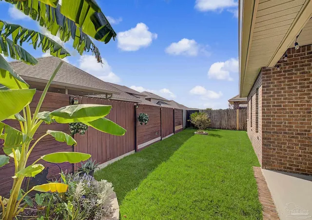 Photo 4 of Single family home for sale at 1740 Brantley Dr, Gulf Breeze, FL 32563 | MLS# 688297 | Listing updated on 2026-09-17