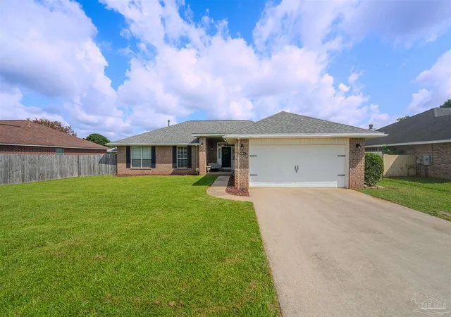 Photo 1 of Single family home for sale at 5554 Lovaleen Cir, Pensacola, FL 32526 | MLS# 688669 | Listing updated on 2026-09-14