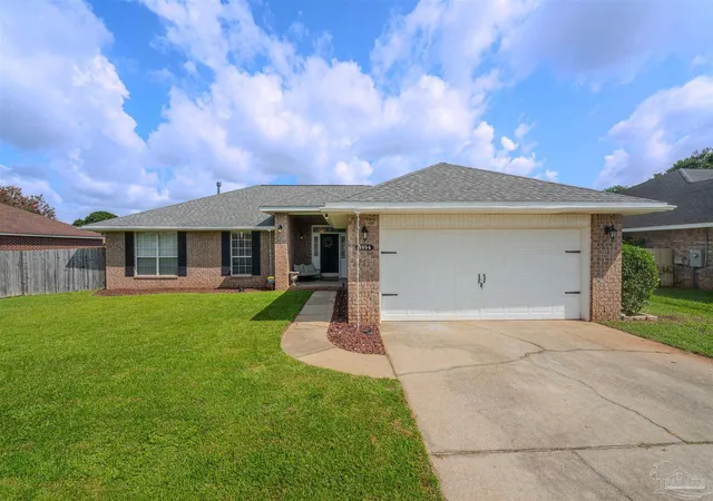 Photo 2 of Single family home for sale at 5554 Lovaleen Cir, Pensacola, FL 32526 | MLS# 688669 | Listing updated on 2026-09-14