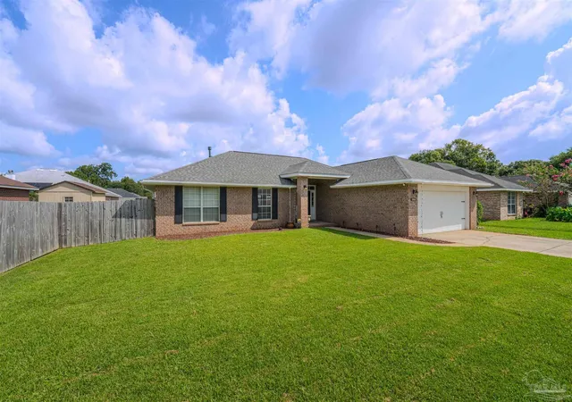 Photo 3 of Single family home for sale at 5554 Lovaleen Cir, Pensacola, FL 32526 | MLS# 688669 | Listing updated on 2026-09-14