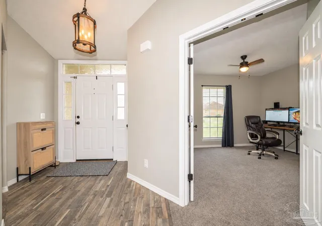 Photo 4 of Single family home for sale at 5554 Lovaleen Cir, Pensacola, FL 32526 | MLS# 688669 | Listing updated on 2026-09-14