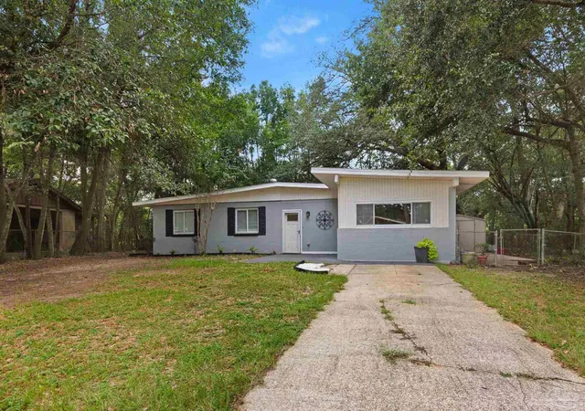 Photo 2 of Sale Pending at 4525 Versailles Dr, Pensacola, FL 32505 | MLS# 689121 | Listing updated on 2026-10-19