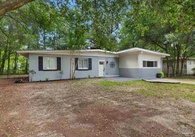 Photo 3 of Sale Pending at 4525 Versailles Dr, Pensacola, FL 32505 | MLS# 689121 | Listing updated on 2026-10-19