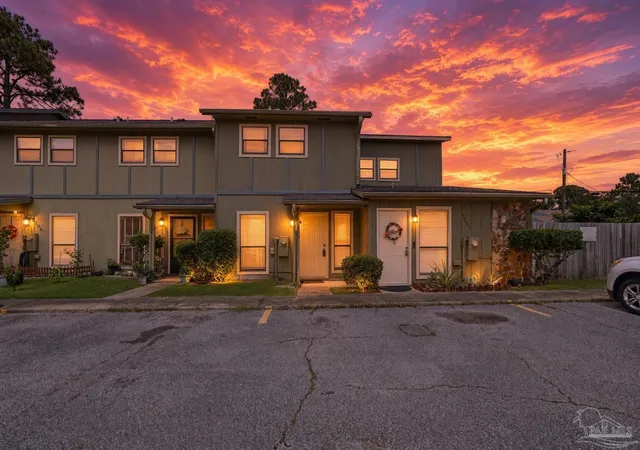 Townhouse for sale at 7202 Lago Vista Ct, Pensacola, FL 32506 | MLS# 689462