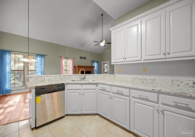 Photo 3 of Single family home for sale at 102 Bell Ct, Daphne, AL 36526 | MLS# 688836 | Listing updated on 2026-09-19