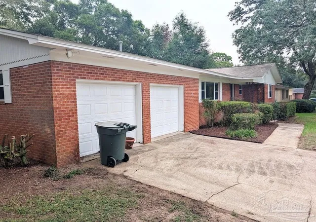 Photo 2 of Single family home for sale at 482 N 77th Avenue, Pensacola, FL 32506 | MLS# 688478 | Listing updated on 2026-09-03