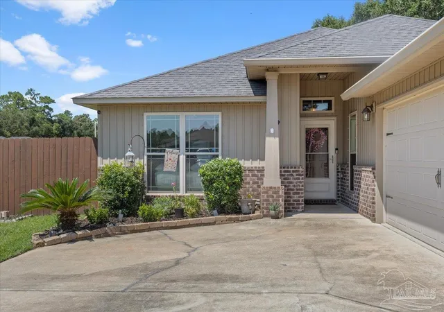 Photo 2 of Single family home for sale at 5508 Peach Dr, Milton, FL 32571 | MLS# 688564 | Listing updated on 2026-09-04