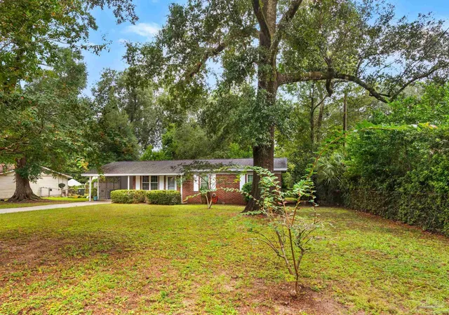 Photo 2 of Single family home for sale at 727 N 77th Avenue, Pensacola, FL 32506 | MLS# 688761 | Listing updated on 2026-09-14