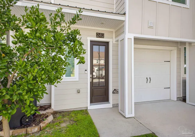 Photo 2 of Townhouse for sale at 242 Junction Ave, Pensacola, FL 32502 | MLS# 689394 | Listing updated on 2026-10-05