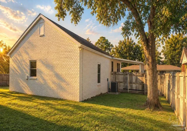 Photo 3 of Single family home for sale at 1501 E Leonard St, Pensacola, FL 32503 | MLS# 689740 | Listing updated on 2026-10-01