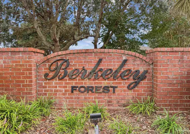 Photo 3 of Single family home for sale at 1329 Connemara Cir, Gulf Breeze, FL 32563 | MLS# 688766 | Listing updated on 2026-09-11