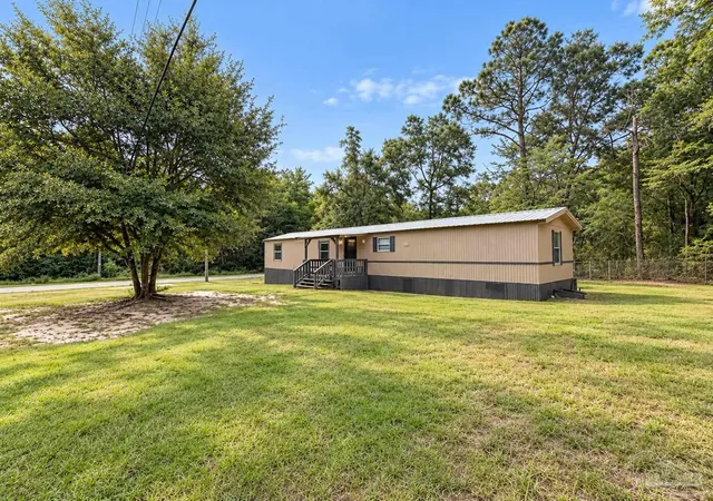 Photo 3 of Manufactured home for sale at 4918 Legend Crk Ln, Milton, FL 32571 | MLS# 689382 | Listing updated on 2026-09-23