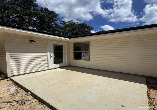 Listing Photo 2 - Condo for sale in building located at 1998 N Roberts Cir, Pensacola, FL 32534 - Unit #