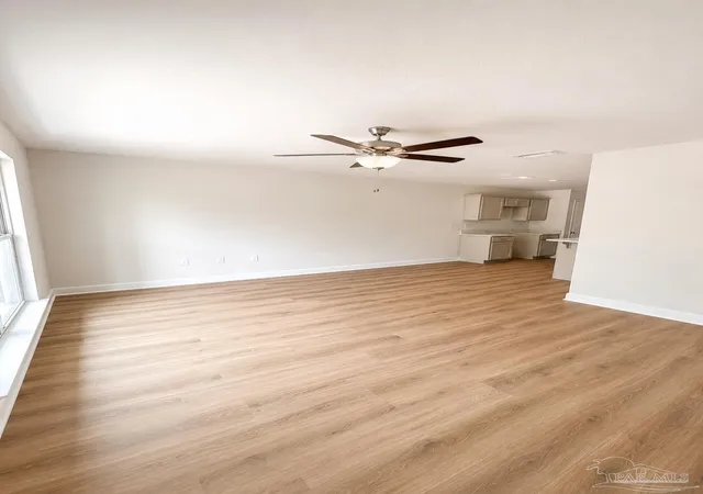 Listing Photo 3 - Condo for sale in building located at 1998 N Roberts Cir, Pensacola, FL 32534