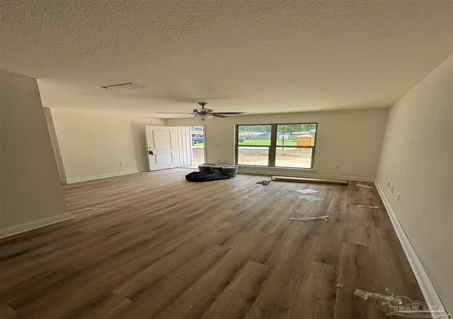 Listing Photo 4 - Condo for sale in building located at 1998 N Roberts Cir, Pensacola, FL 32534