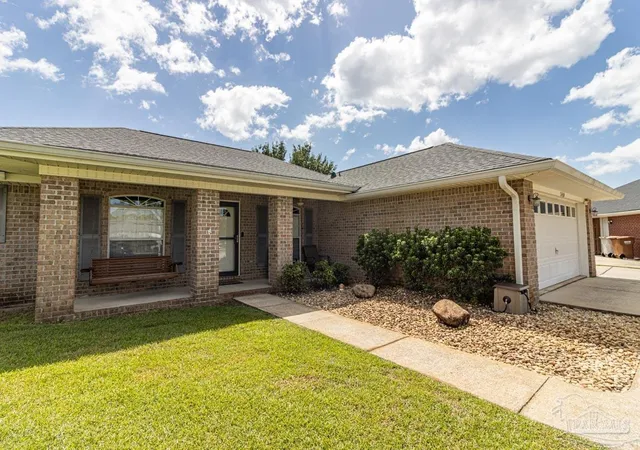 Photo 3 of Single family home for sale at 2410 Ennis Ct, Navarre, FL 32566 | MLS# 689586 | Listing updated on 2026-10-01