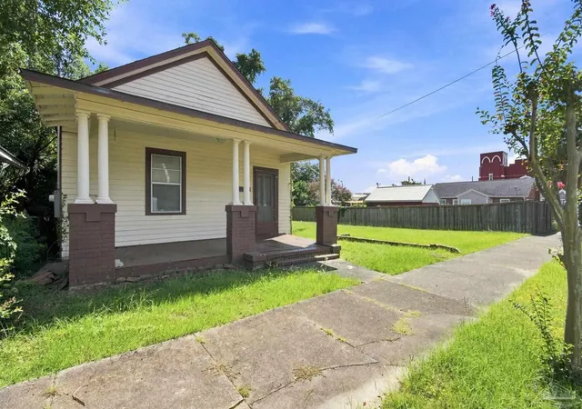 Photo 3 of Single family home for sale at 309 W La Rua St, Pensacola, FL 32501 | MLS# 689114 | Listing updated on 2026-09-21