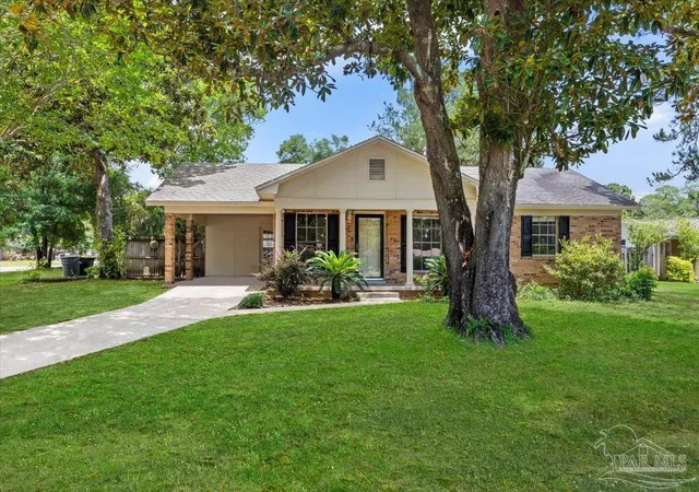 Photo 2 of Single family home for sale at 101 Ne Oregon Dr, Fort Walton Beach, FL 32548 | MLS# 689295 | Listing updated on 2026-09-21