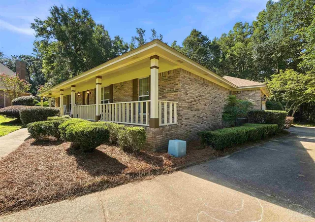 Photo 2 of Single family home for sale at 10045 Fox Fire Pl, Pensacola, FL 32514 | MLS# 688666 | Listing updated on 2026-10-15