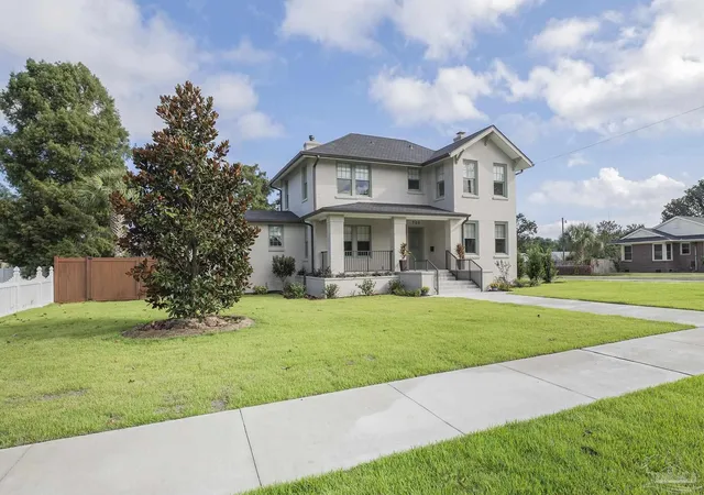 Photo 3 of Single family home for sale at 700 W Moreno St, Pensacola, FL 32501 | MLS# 680125 | Listing updated on 2026-10-17